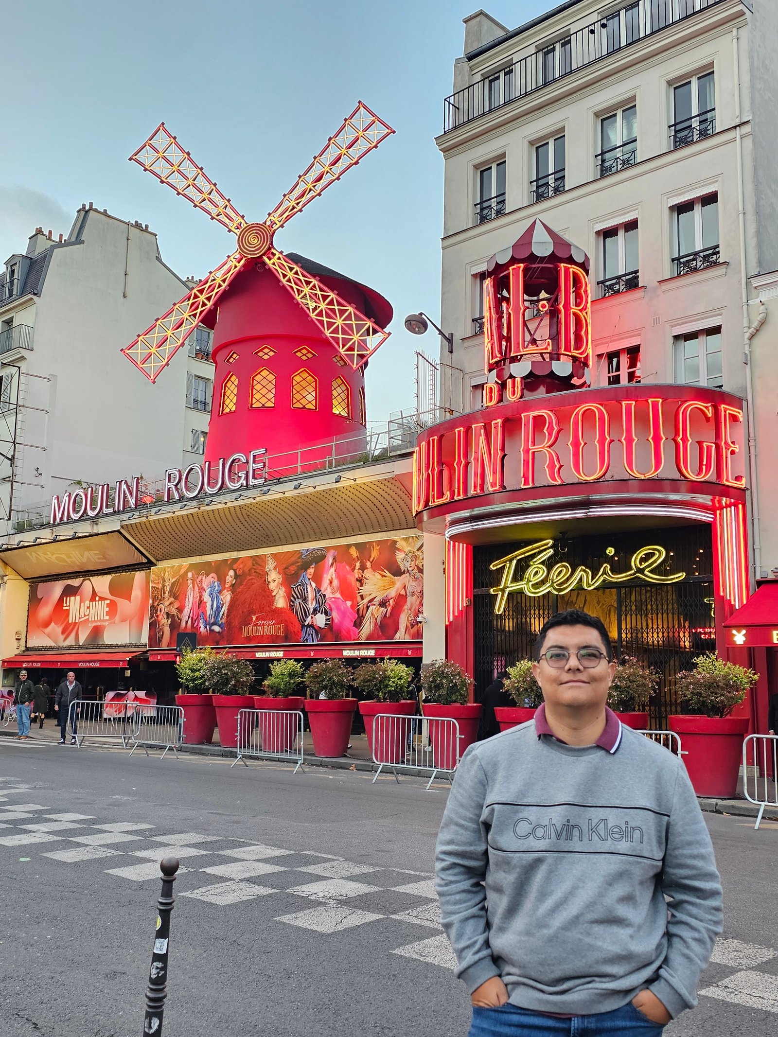 Irving en el Moulin Rouge, París